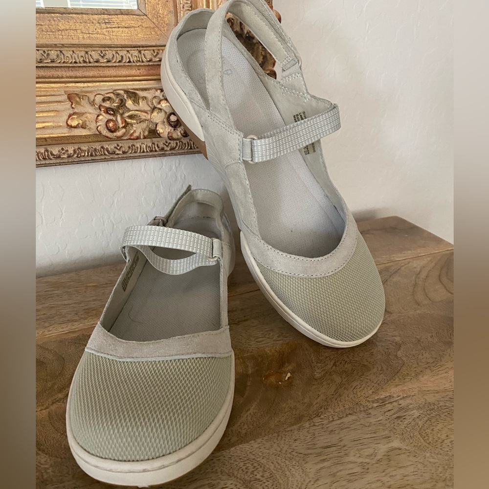 Dansko Raeann Light Gray Mary Jane Flats with Adjustable Strap EU 41